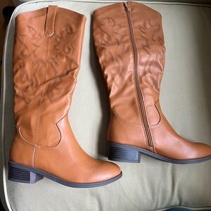 NWOT Women's Boots